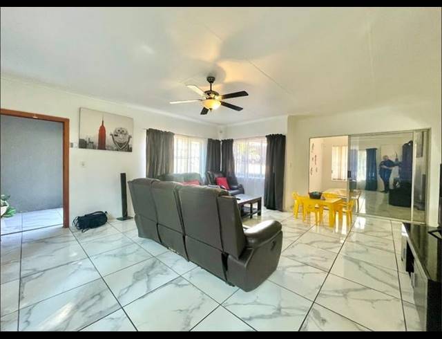 6 BEDROOM HOUSE FOR SALE IN MULBARTON